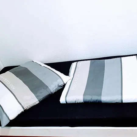 Zentrale - Gemeinschaftskueche & Badezimmer - Free Wifi Guest house *