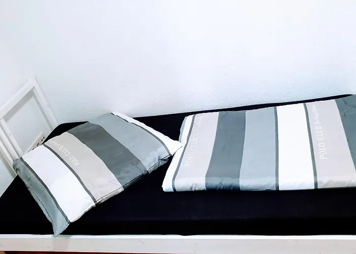 Zentrale - Gemeinschaftskueche & Badezimmer - Free Wifi Guest house *